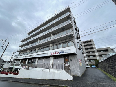 【外観】 | ティーオービル | 小田急線「栗平」駅まで徒歩1分の好立地♪6階建てマンションの1階部分です♪