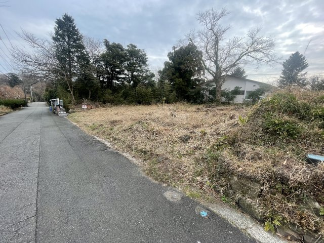 大室高原　売別荘地の外観|閑静な立地ですが前面道路が6m舗装済ですので安心です。