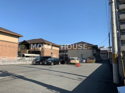 【駐車場】 | グランモア航B棟 | 駐車場に車を止められます