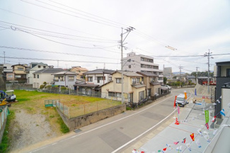 【展望】 | 【穏やかな街並みの眺望】
バルコニーから見える穏やかな街並み
爽やかな風と柔らかく降り注ぐ陽光を感じて頂けます。心地良い開放感が暮らしにゆとりと充足感をもたらします