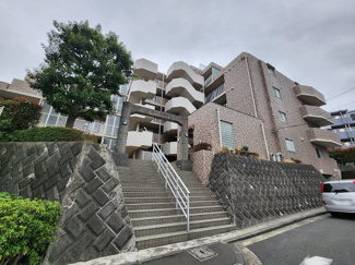 【外観】 | 総戸数35戸、1995年1月築の建物です。管理人は日勤勤務につき管理状態良好♪