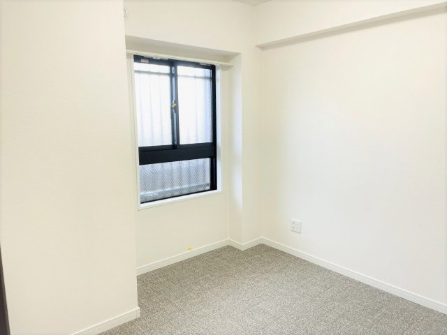 ライオンズマンション京王南大沢の子供部屋|～4.8帖の洋室です～