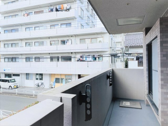 ライオンズマンション京王南大沢のバルコニー|～北東・南西側にそれぞれバルコニーがあります～