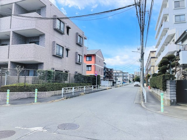 ライオンズマンション京王南大沢の現況写真|～徒歩圏内に商業施設が充実していますが、落ち着きのある環境です～