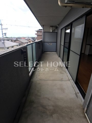 【バルコニー】 | ロイヤル柴田 | 広々としたバルコニーです