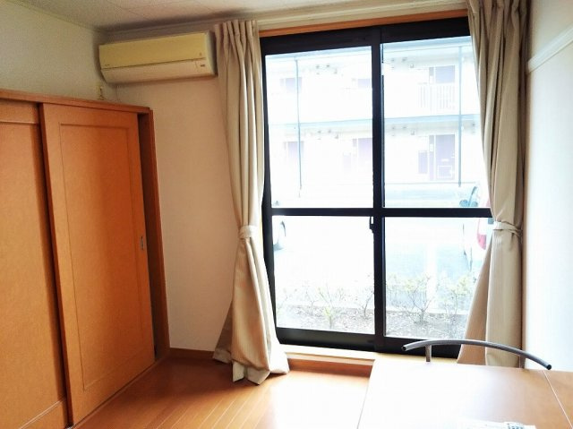 レオパレスメゾンオドラントの居間・リビング|画像3