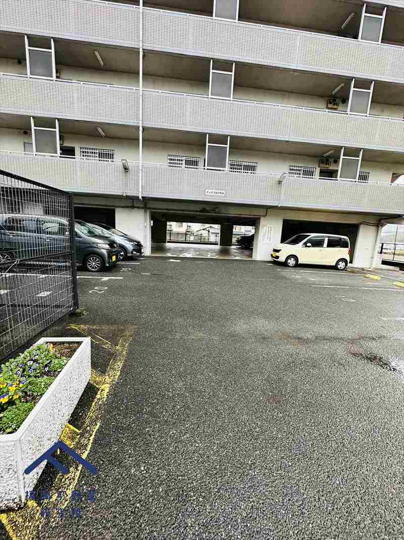 チュリス前原駅西の駐車場