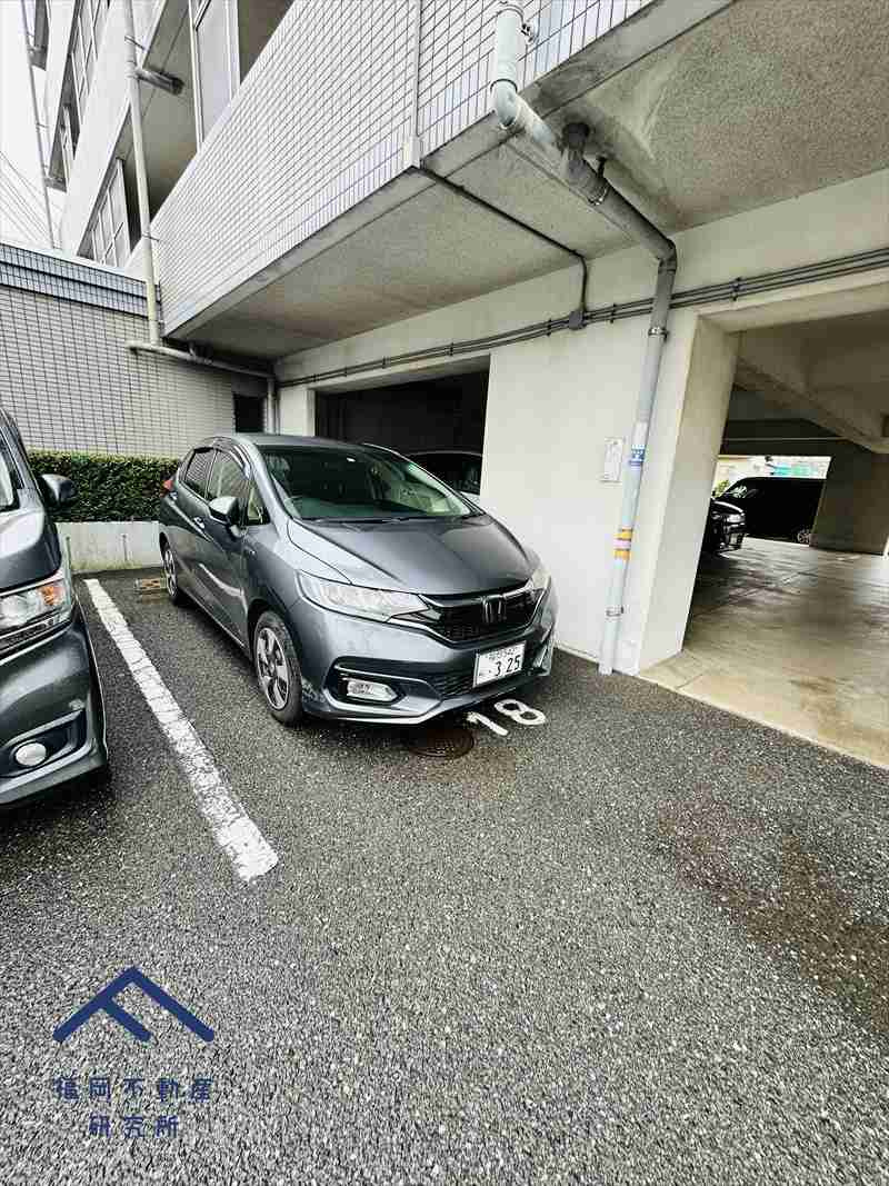 チュリス前原駅西の駐車場
