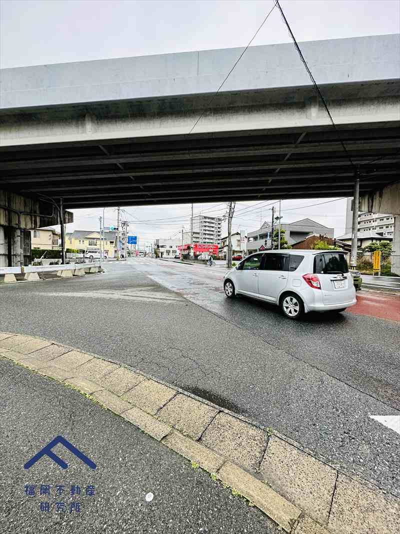 チュリス前原駅西の駐車場