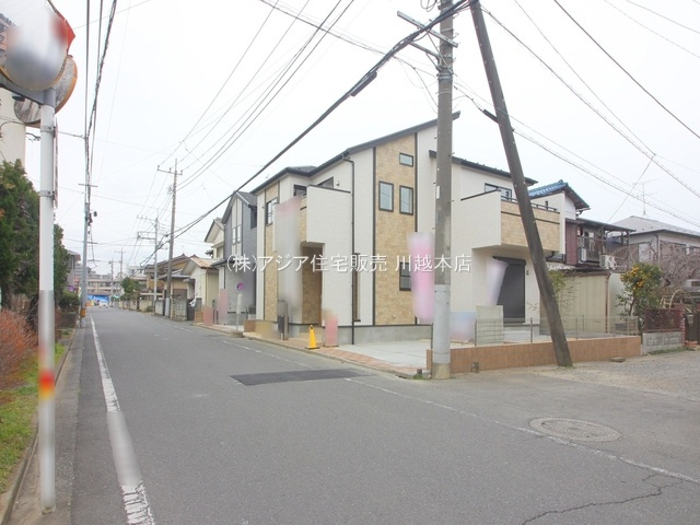 川越市岸町1丁目　新築戸建の前面道路含む現地写真|西側6.0ｍ公道/南側5.0ｍ私道