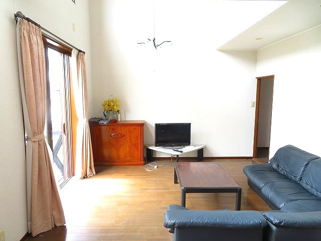 高知市 横浜新町一丁目 中古戸建ての居間・リビング