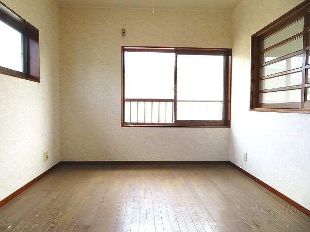 高知市 横浜新町一丁目 中古戸建ての洋室