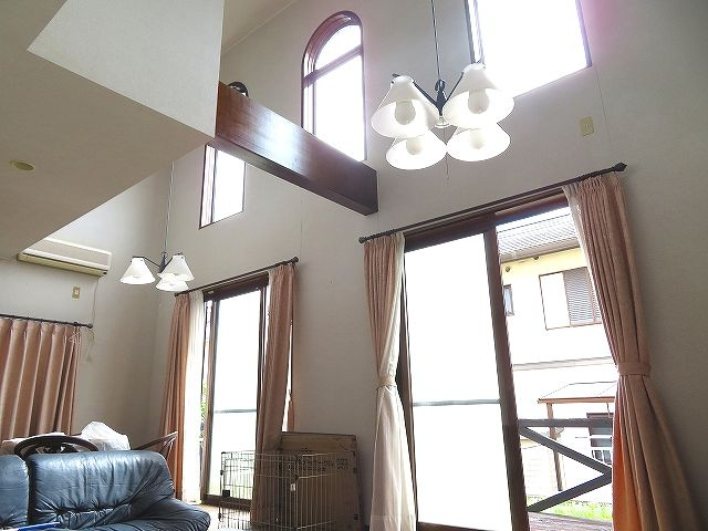 高知市 横浜新町一丁目 中古戸建ての居間・リビング