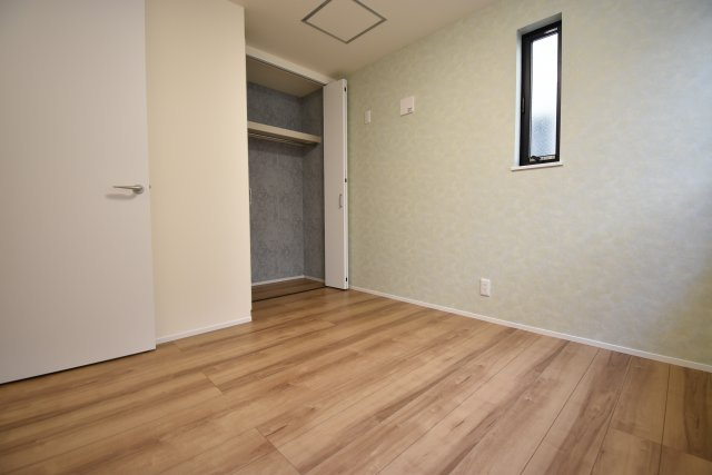 【洋室】 | 久我山1丁目　新築戸建 | 17.3帖のLDKは勾配天井やトップライトで解放的に演出♪♪玄関ホールには手洗いボウルを設置致しました！6帖台のお部屋がふたつある４LDK＋P、ご内覧可能です！