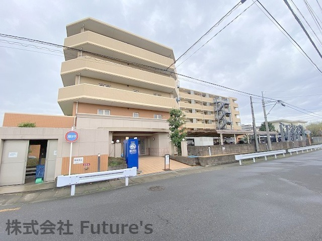 サンクレイドル吉川イヴェールの外観|建物外観。南向きバルコニーで日照良好です。
