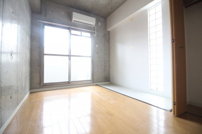 【寝室】 | ピッコロモンド | 洋室6帖　フローリングでオシャレに仕上がっています♪