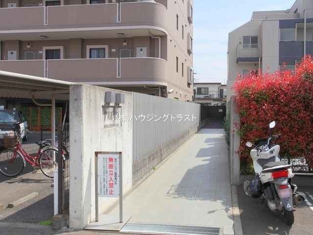 プレシス新所沢のエントランス