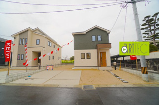 【駐車場】 | 【駐車スペース】
日々の暮らしにマイカーが必要。そんな方は物件の購入条件に駐車場は必須です。通勤に、家族のお迎えに、お買物に、おでかけに、クルマライフを楽しみたい方に。