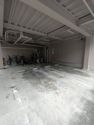 ブルーム堺東の駐車場