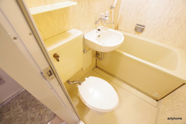 ラ・レジダンス・ド京橋　仲介手数料無料のトイレ