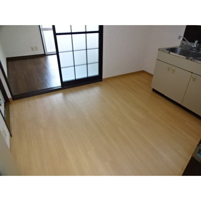 【居間・リビング】 | コーポみその D | ゆったり過ごせるリビングです