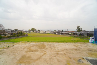 【展望】 | 【バルコニーからの眺望】
緑豊かな住宅地に建つ新築住宅
南側がひらけた陽光溢れる新築です♪