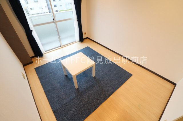 レアレア徳庵17番館の居間・リビング