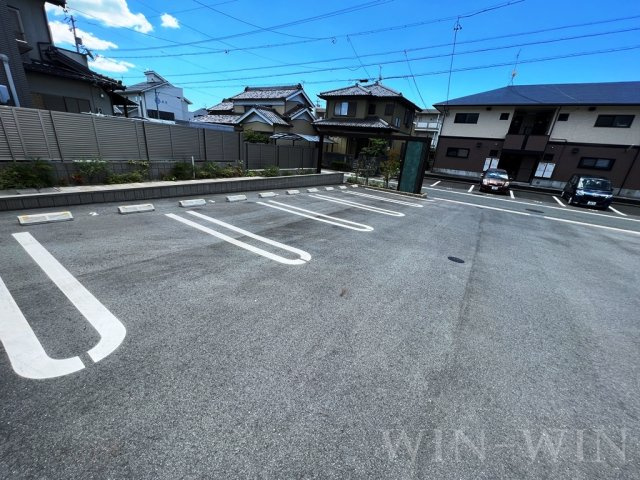 ヴェール東橋良の駐車場