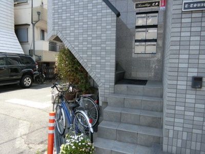 【エントランス】 | アセンブラージュ辻本