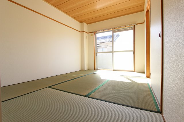 マルサンマンションの和室|明るい和室です