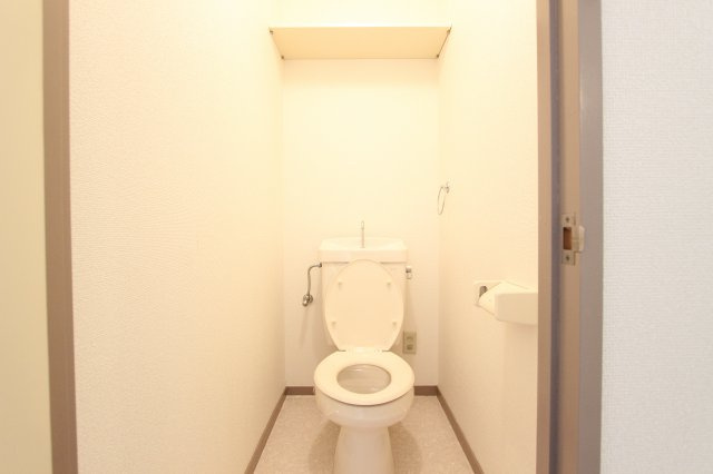 マルサンマンションのトイレ|ゆったりとした空間のトイレです