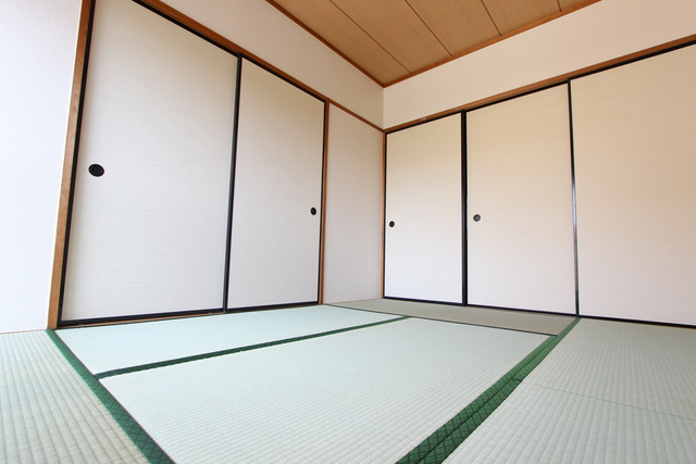 明正第２雅ハイツの和室|和室があれば、来客や子供用のスペースとして活躍します