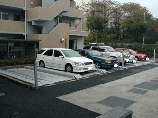 ★敷地内駐車場★（有料・要空き確認）