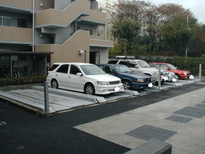 ★敷地内駐車場★（有料・要空き確認）