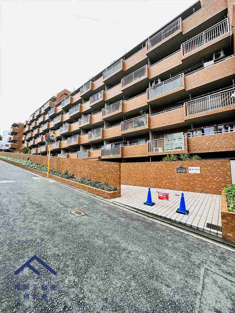 エバーライフ筑紫丘高校前の外観