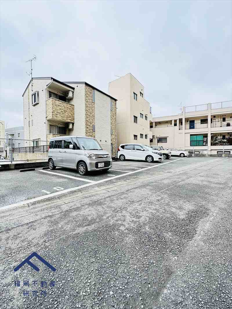 エバーライフ筑紫丘高校前の駐車場
