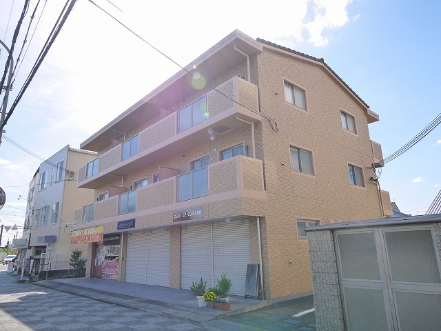 キャンファーフィールドの外観