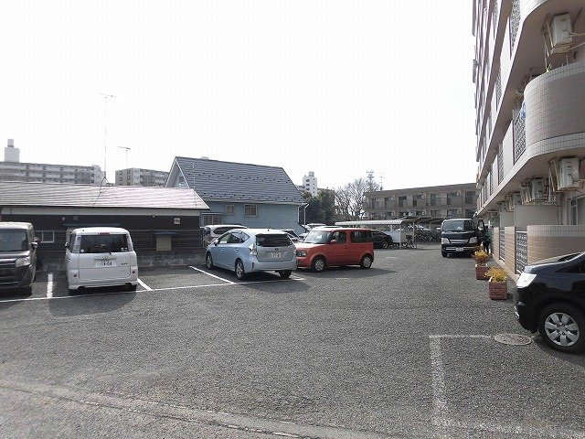 リベルテメノユの駐車場