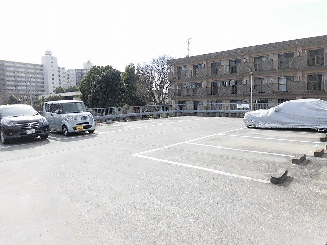 リベルテメノユの駐車場