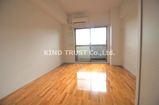 レジュールアッシュ梅田レジデンスの居間・リビング