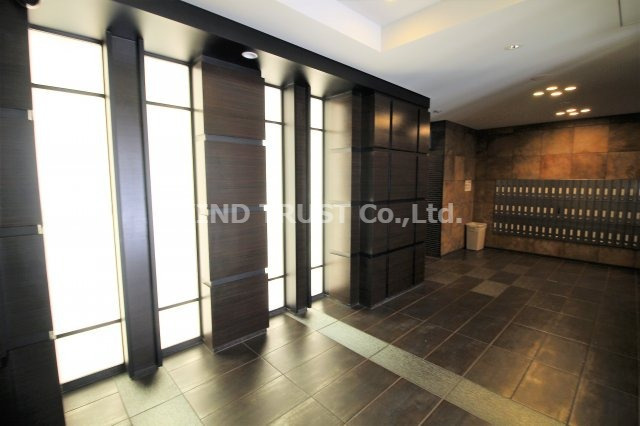 レジュールアッシュ梅田レジデンスのロビー