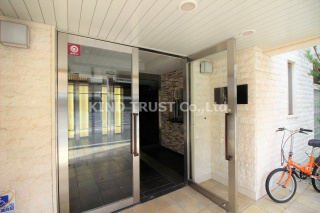 レジュールアッシュ梅田レジデンスのエントランス