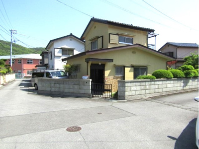 【前面道路含む現地写真】 | 甲府市羽黒町　中古戸建て | 前面道路含む現地写真です