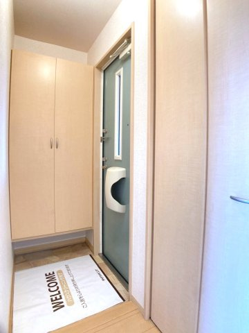 リビングタウン向中野Dの玄関