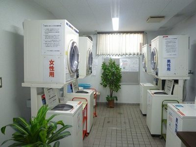 【その他共用部分】 | ロマネスク西新オレンジ通り | その他共有部分：コインランドリー     （2023年2月撮影）