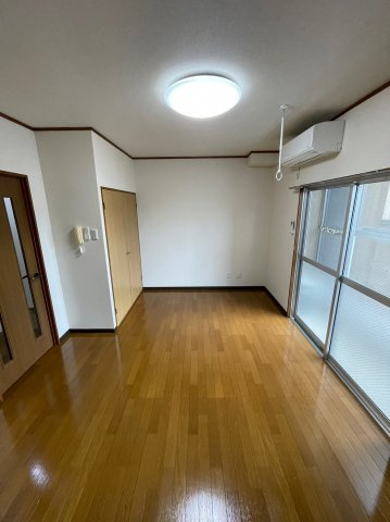 仲介手数料0円！！ハーモニアス桜山の居間・リビング