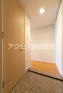 【玄関】 | ※同建物別室、参考写真