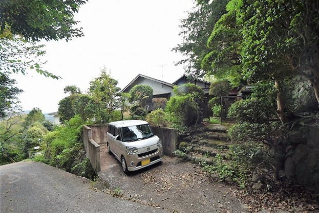 【外観】 | 伊東市鎌田 古家付き売地 | 山手の保養分譲地内