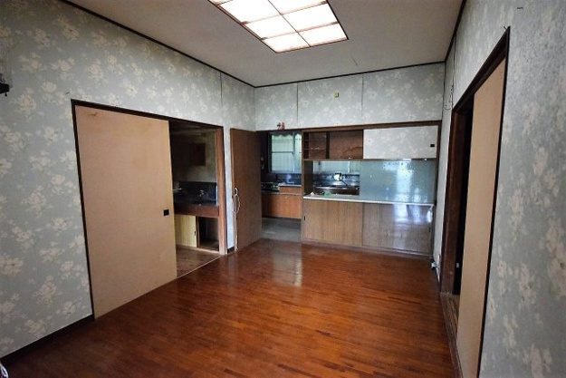 【その他】 | 伊東市鎌田 古家付き売地 | 古家の中、洋間