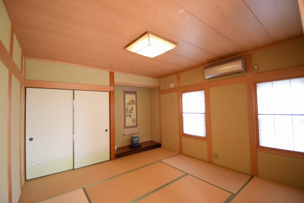 【和室】 | 大室高原別荘地　戸建 | 明るい8畳ある和室